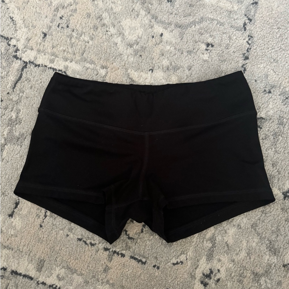 Fleo shorts- black